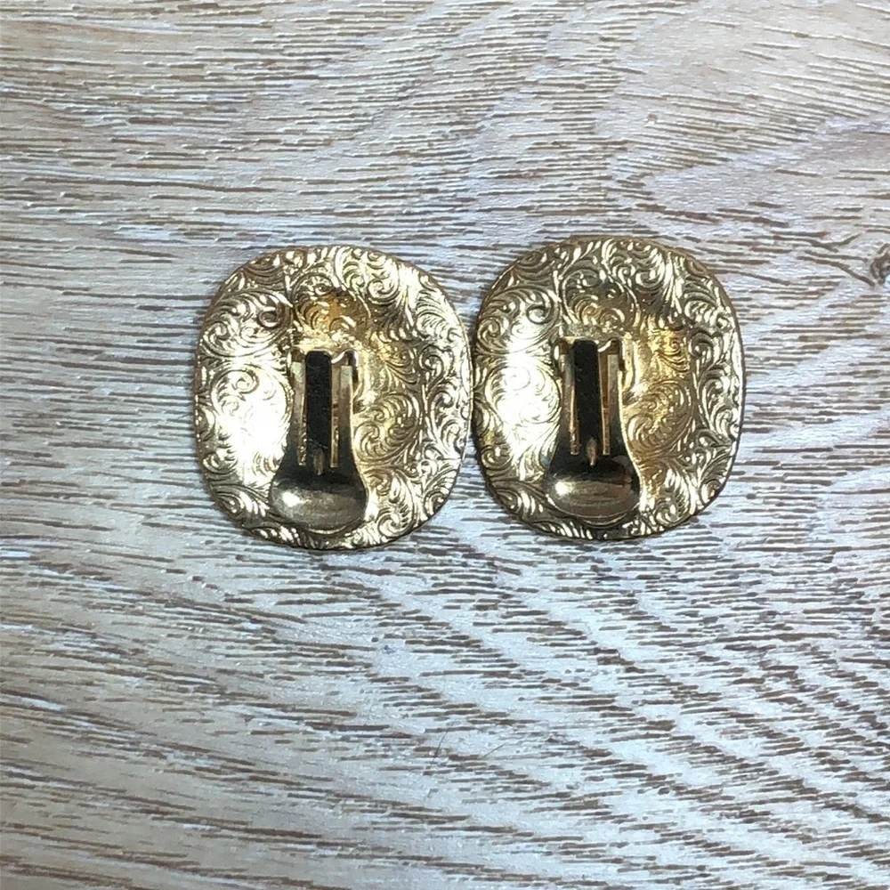 Vintage Goldtone Clip On Earrings